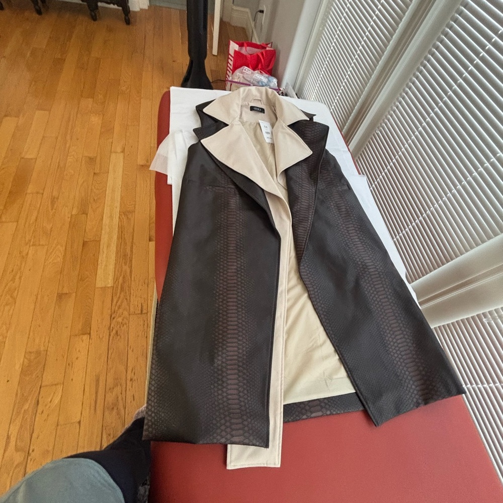 Akira Beige and snake pattern duster